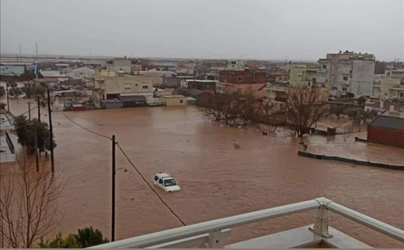 Κακοκαιρία στον Έβρο: Εικόνες από τις πλημμύρες, ένας νεκρός πυροσβέστης