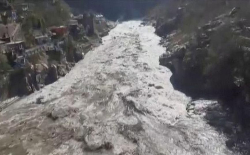 Ινδία: Κατέρρευσε τμήμα παγετώνα των Ιμαλαΐων – Φόβοι για πάνω από 100 νεκρούς
