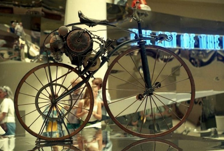 Οι δύο πρώτες μοτοσυκλέτες στην ιστορία