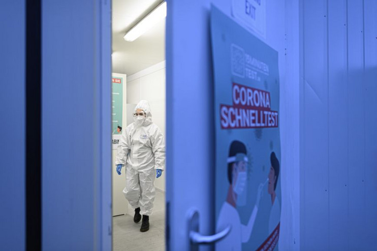 Καμπανάκι κινδύνου στη Γερμανία: «Σε περίπτωση χαλάρωσης των μέτρων το τρίτο κύμα θα είναι ιός-turbo»