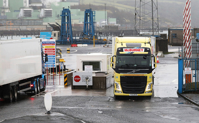To Brexit προκαλεί εντάσεις και οργή: Απειλές κατά του προσωπικού στα λιμάνια στη Βόρεια Ιρλανδία