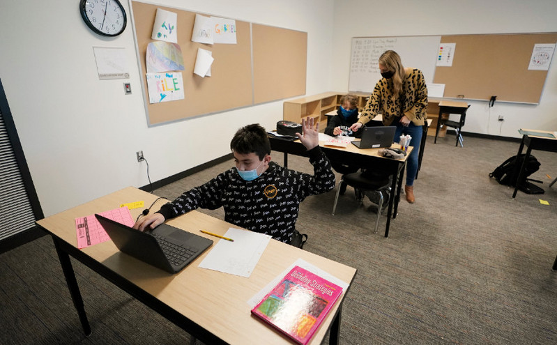 Καθηγήτρια χημείας έκανε σεξ με ανήλικο μαθητή στο σπίτι της – Ένοχη δήλωσε η 57χρονη