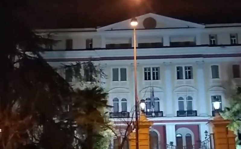 Θεσσαλονίκη: Επίθεση με μολότοφ στην περίφραξη του υπουργείου Μακεδονίας – Θράκης