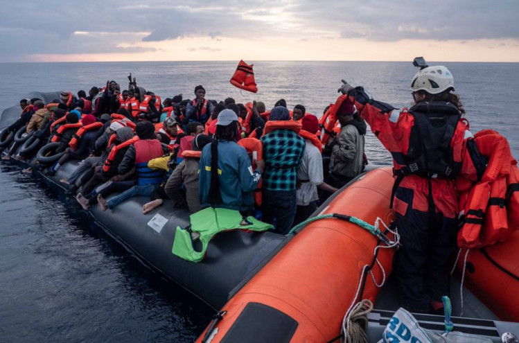Περίπου 150 μετανάστες διασώθηκαν τις τελευταίες δύο μέρες στην κεντρική Μεσόγειο από τη Sea Watch