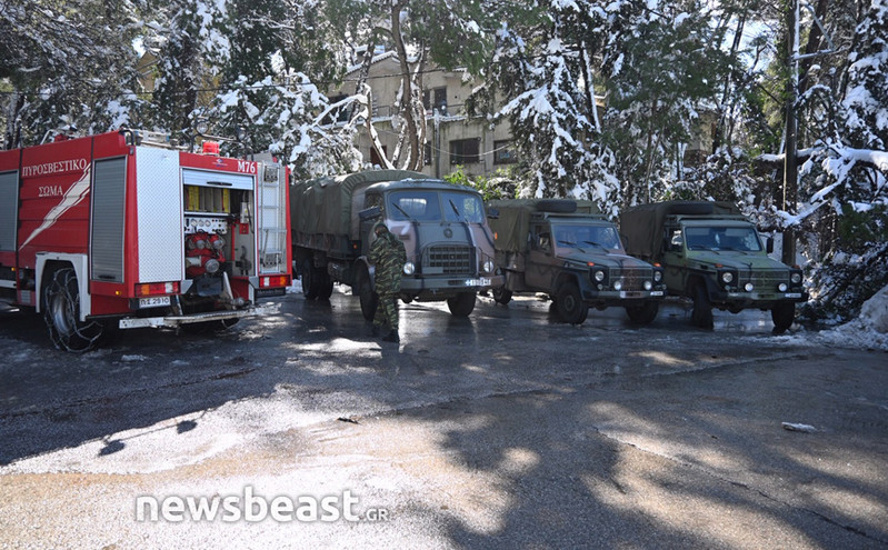 Εικόνες από τον Διόνυσο: Ο στρατός συνδράμει τις προσπάθειες του ΔΕΔΔΗΕ