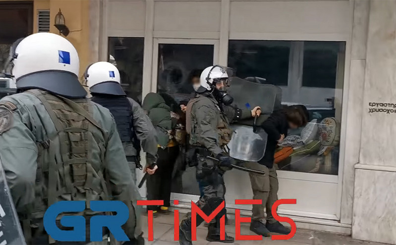 Βίντεο ντοκουμέντο αστυνομικής βίας κατά διαδηλωτών στη Θεσσαλονίκη
