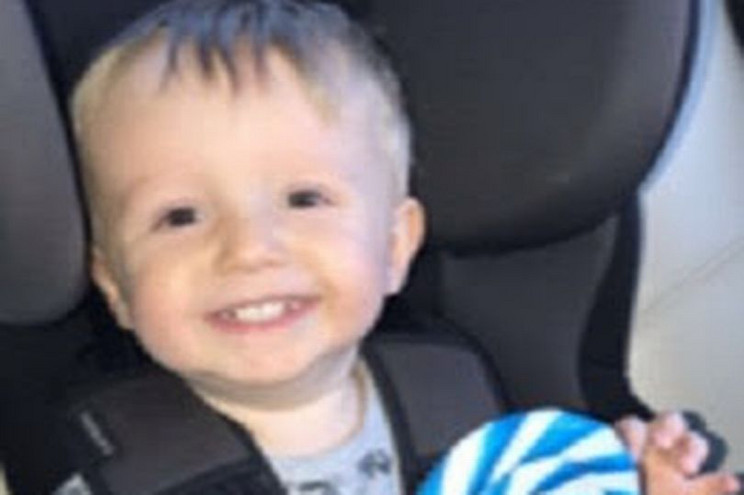 Φρίκη στη Βρετανία: Άνδρας σκότωσε τον δίχρονο γιο της συντρόφου του ρίχνοντάς τον από τις σκάλες