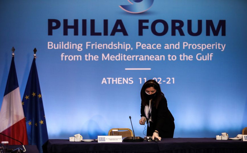 Φόρουμ Φιλίας στην Αθήνα: Διαδοχικές συναντήσεις Δένδια με υπουργούς