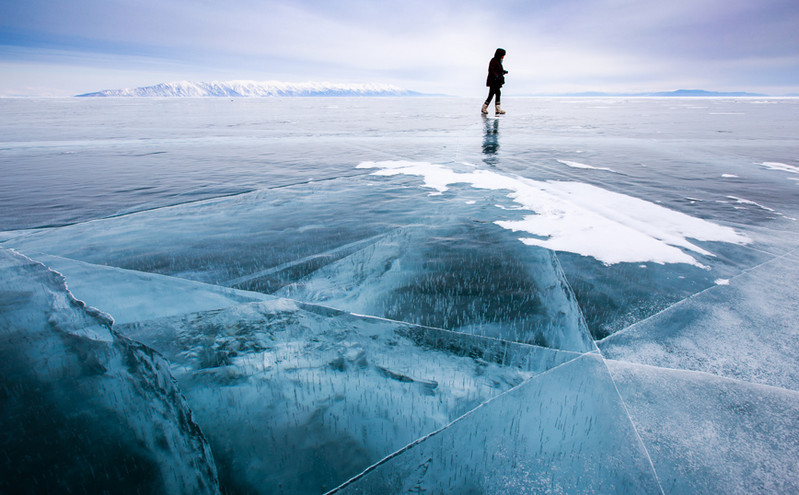 Η λίμνη στη Σιβηρία που πέντε μήνες το χρόνο είναι παγωμένη