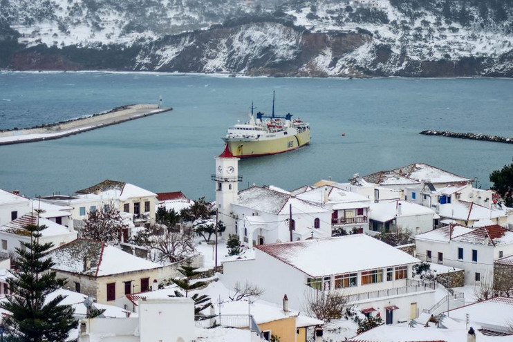 Η εντυπωσιακή  φωτογραφία με τη μπόρα χιονιού πάνω από τη θάλασσα στη Σκόπελο