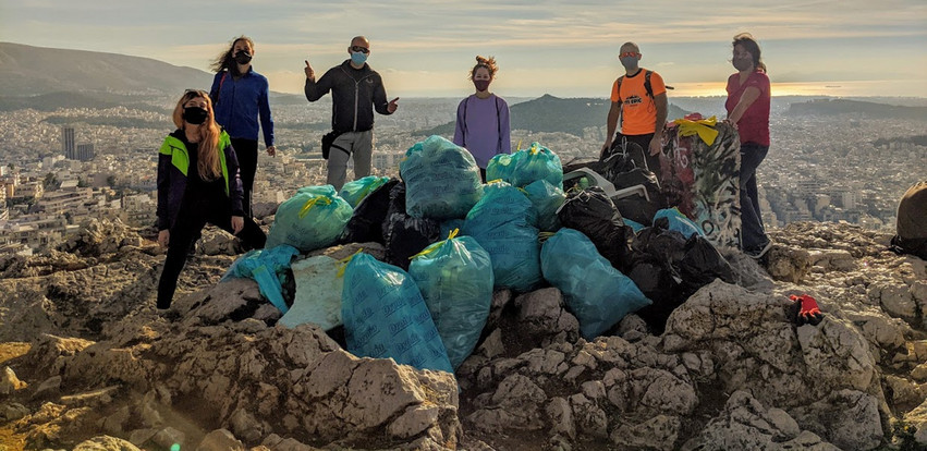 Save Your Hood: Η εθελοντική ομάδα που καθαρίζει τις γειτονιές και βάζει τα σκουπίδια στη θέση τους