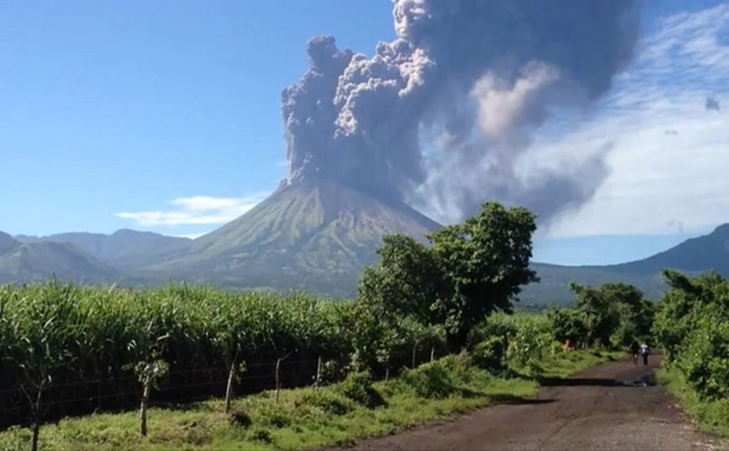 Αλλεπάλληλες ισχυρές εκρήξεις στο ηφαίστειο Σαν Κριστόμπαλ στη Νικαράγουα