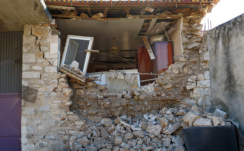 Σεισμός στην Ελασσόνα: Εικόνες από τις μεγάλες ζημιές που προκάλεσε ο Εγκέλαδος &#8211; Κατέρρευσαν τοίχοι και σπίτια