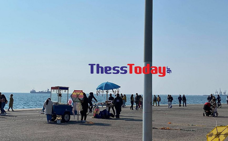 Θεσσαλονίκη: Εκατοντάδες πολίτες πέταξαν χαρταετό η Νέα Παραλία