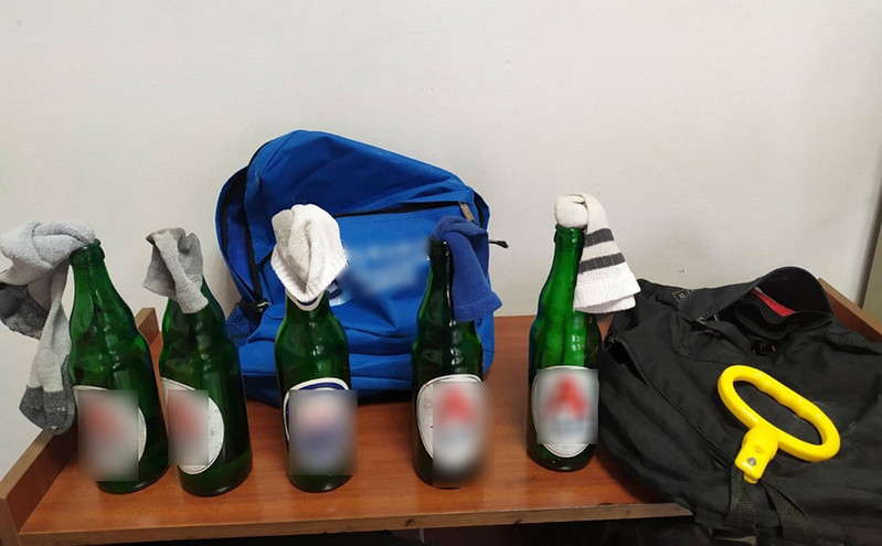 Μολότοφ και μπουκάλια με βενζίνη κατασχέθηκαν στη Νέα Σμύρνη
