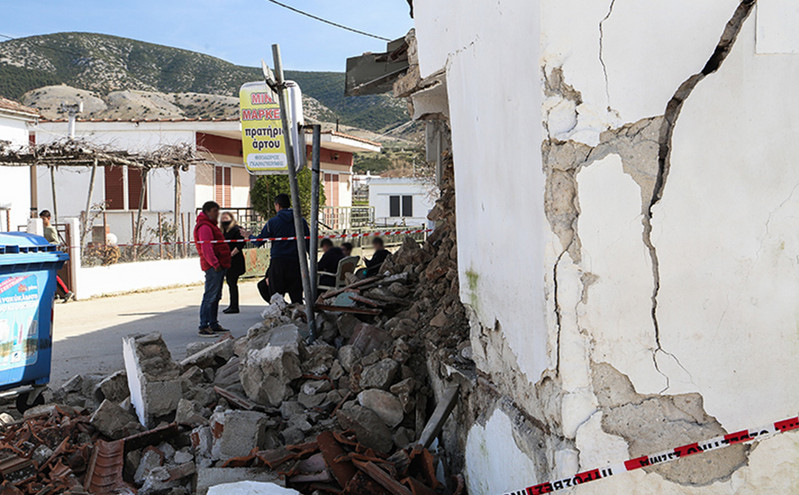 Σεισμός στην Ελασσόνα: Σε εξέλιξη οι εντατικοί έλεγχοι κτιρίων που έπληξαν οι σεισμοί