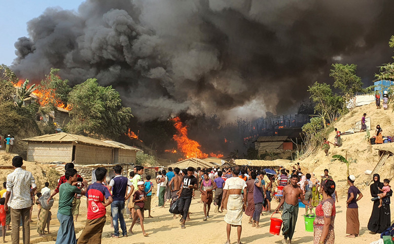 Τραγωδία στο Μπαγκλαντές: Έξι νεκροί από φωτιά σε προσφυγικό καταυλισμό Ροχίνγκια