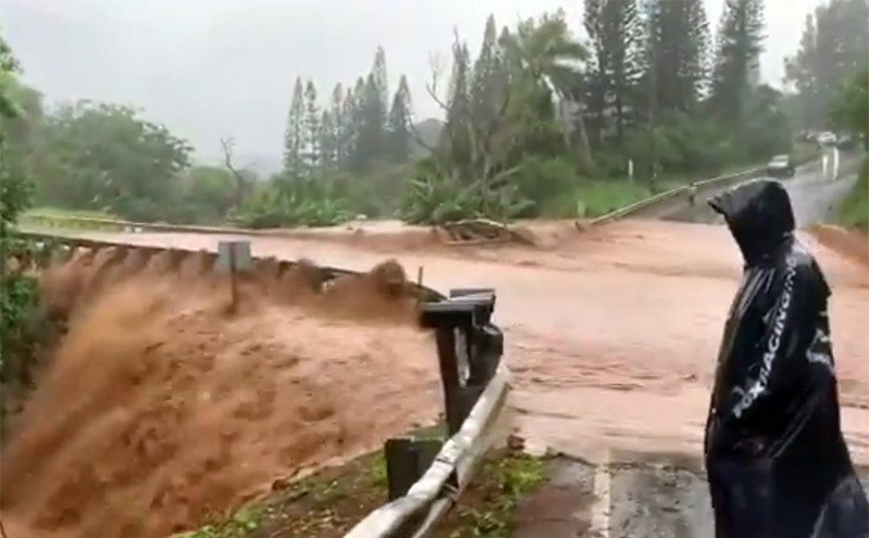 Σφοδρές βροχές στη Χαβάη, σε συναγερμό οι αρχές για ρωγμές σε φράγμα