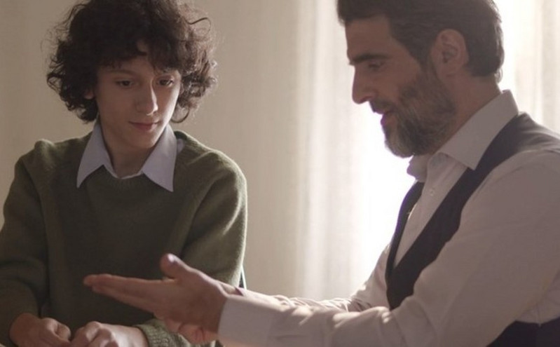 Άγριες Μέλισσες: Όλο το χωριό έχει ενθουσιαστεί με τον νεαρό Ευτύχη