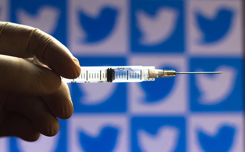 Twitter: «Λουκέτο» στους χρήστες που θα ποστάρουν πάνω από πέντε fake news για τα εμβόλια κατά του κορονοϊού
