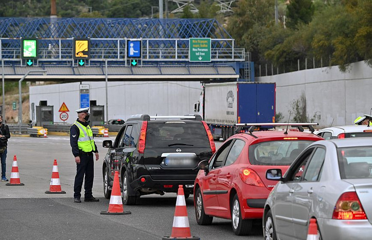 Πάνω από 300 οχήματα υποχρεώθηκαν σε αναστροφή προς Αθήνα το Σάββατο