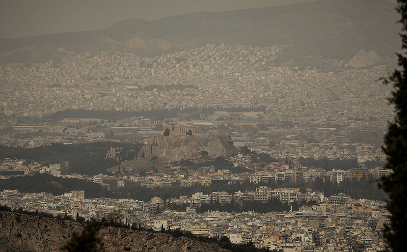 Καιρός: Αφρικανική σκόνη, ζέστη και τοπικές βροχές την Μεγάλη Πέμπτη
