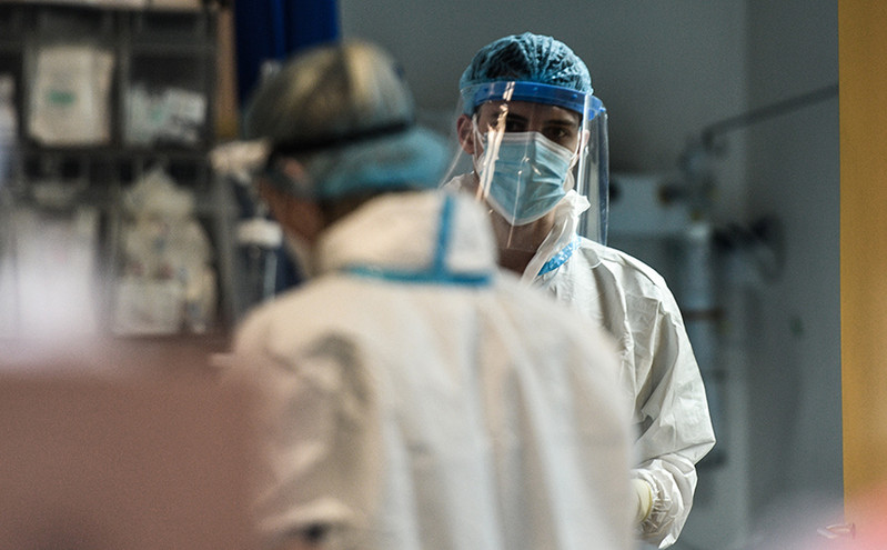 Κορονοϊός: Προθεσμία μέχρι το Σαββατοκύριακο έχουν οι ιδιώτες γιατροί, μετά επίταξη