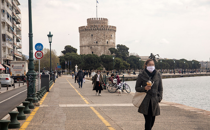 Black Friday με «προσφορά»… εμβόλιο κατά του κορονοϊού στο κέντρο της Θεσσαλονίκης
