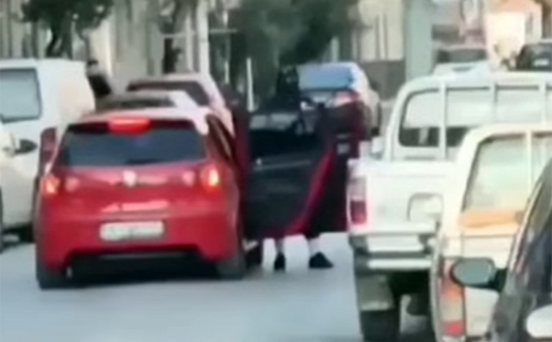 Τρόμος στη Θεσσαλονίκη: Περίμενε τους ληστές με καραμπίνα έξω από το αυτοκίνητο