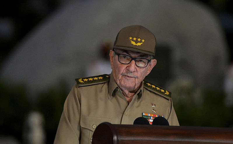 Τέλος εποχής: Ο Ραούλ Κάστρο παραδίδει του Κομμουνιστικού Κόμματος Κούβας