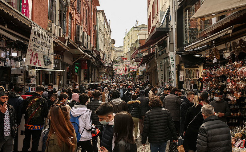 «Βράζει» λόγω κορονοϊού η Τουρκία: Οι πολίτες αγνοούν τα μέτρα και τα κρούσματα ανεβαίνουν