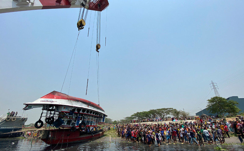 Τριάντα τέσσερις οι νεκροί από το ναυάγιο στο Μπαγκλαντές, δύο επιβάτες παραμένουν αγνοούμενοι