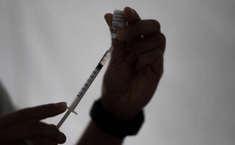 Από σήμερα τα ραντεβού για τους εμβολιασμούς των 40-44