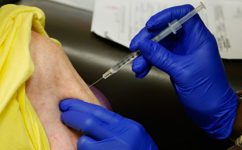 Γερμανία: Νοσοκόμα χορηγούσε&#8230; αλατόνερο αντί για εμβόλιο κατά του κορονοϊού