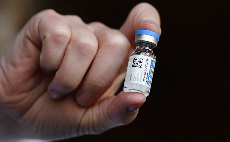 Κορονοϊός: Μια αναμνηστική δόση του εμβολίου Johnson &#038; Johnson αποτρέπει κατά 85% τη νοσηλεία από τη μετάλλαξη Όμικρον