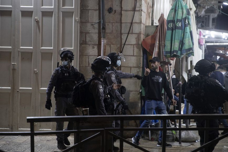 Νέες συμπλοκές μεταξύ Παλαιστίνιων κι αστυνομικών στην Ιερουσαλήμ