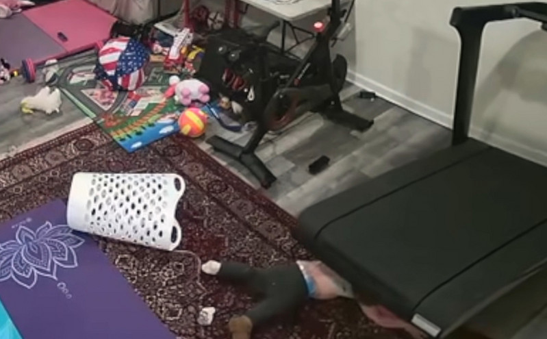 Τρομακτικό βίντεο με παιδί που παγιδεύεται κάτω από διάδρομο γυμναστικής