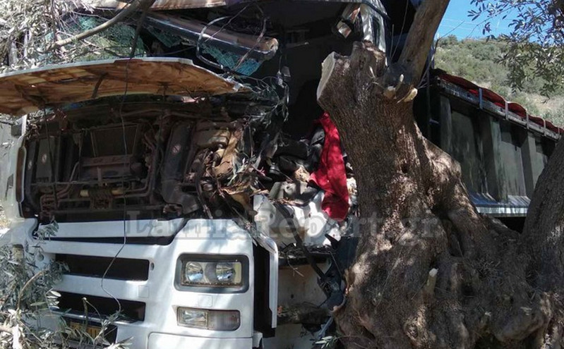Φωκίδα: Νεκρός σε τροχαίο 31χρονος &#8211; Το φορτηγό του «καρφώθηκε» σε ελιά