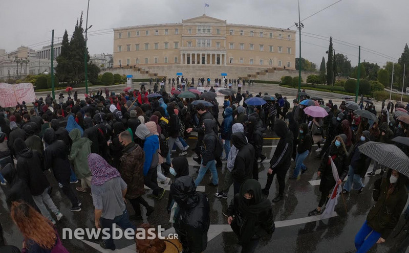 Ολοκληρώθηκε η πορεία των φοιτητών στο κέντρο της Αθήνας &#8211; Αποκαταστάθηκε η κυκλοφορία