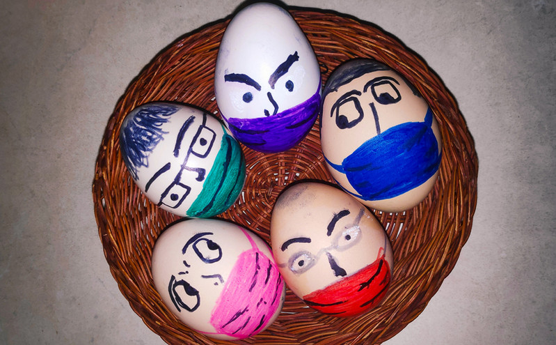 Παγώνη για Πάσχα: Όλοι με self test στο οικογενειακό τραπέζι &#8211; Διπλή μάσκα στις εκκλησίες
