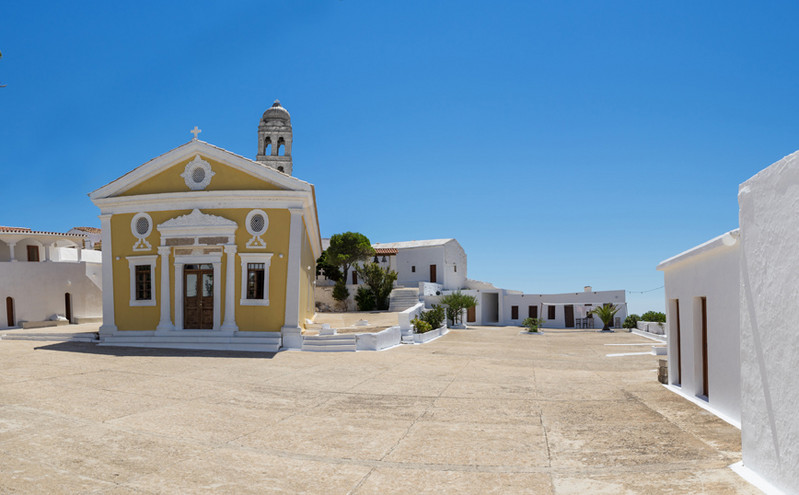 Το μοναστήρι στα Κύθηρα με θέα που φτάνει μέχρι τις ακτές της Πελοποννήσου