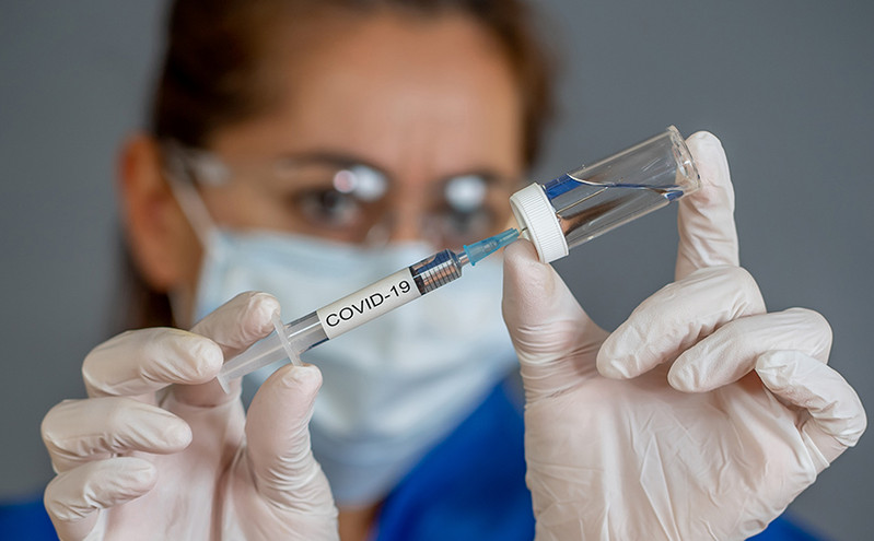 Λάρισα: Γιατρός καλεί τον κόσμο να πει όχι στα εμβόλια &#8211; «Διαταραχές στο ανθρώπινο DNA»