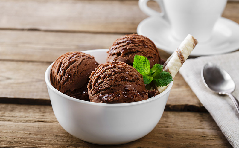 Παγωτό με μαύρη σοκολάτα και κακάο