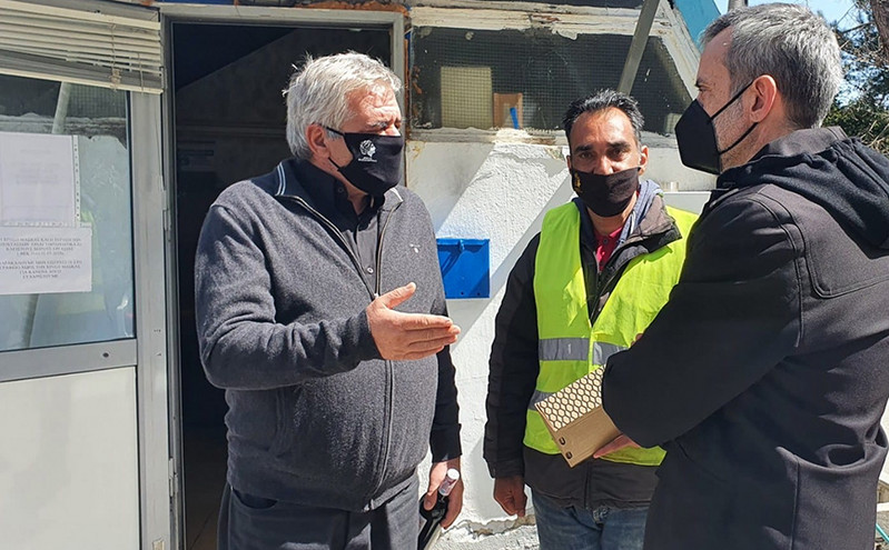 Εργαζόμενοι του δήμου Θεσσαλονίκης στην καθαριότητα βρήκαν τσάντα με 1000 ευρώ και την παρέδωσαν