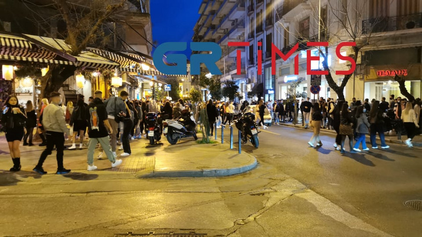 Θεσσαλονίκη: Παρέμβαση της αστυνομίας σε άτομα που έπιναν ποτά έξω από καταστήματα που λειτουργούν με take away