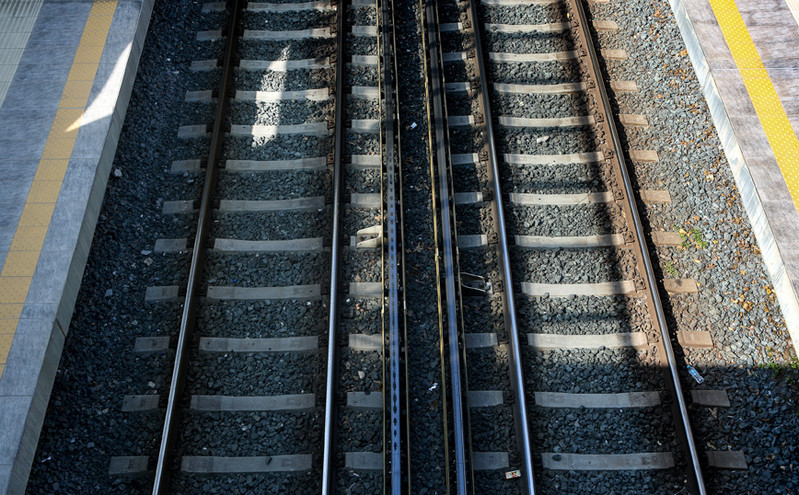 Μοναστηράκι: 6χρονη έπεσε στο κενό και βρέθηκε κάτω από το τρένο του ΗΣΑΠ