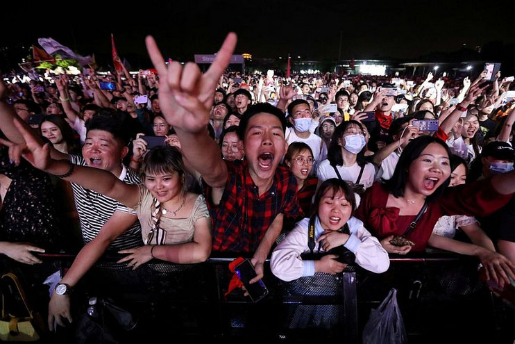 Η Ουχάν επέστρεψε στην κανονικότητα και διοργάνωσε συναυλία με 11.000 θεατές