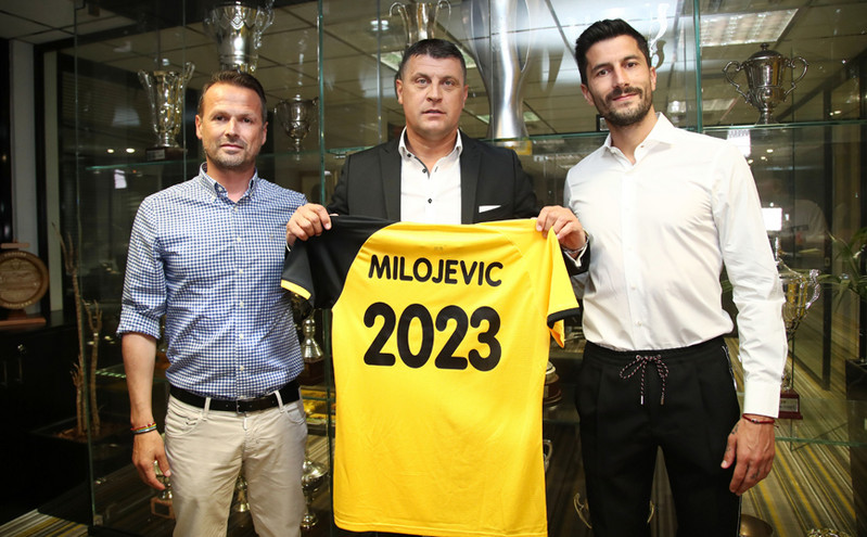 Μιλόγεβιτς: Να οδηγήσουμε την ΑΕΚ εκεί που αξίζει, σε μεγάλα παιχνίδια και τίτλους