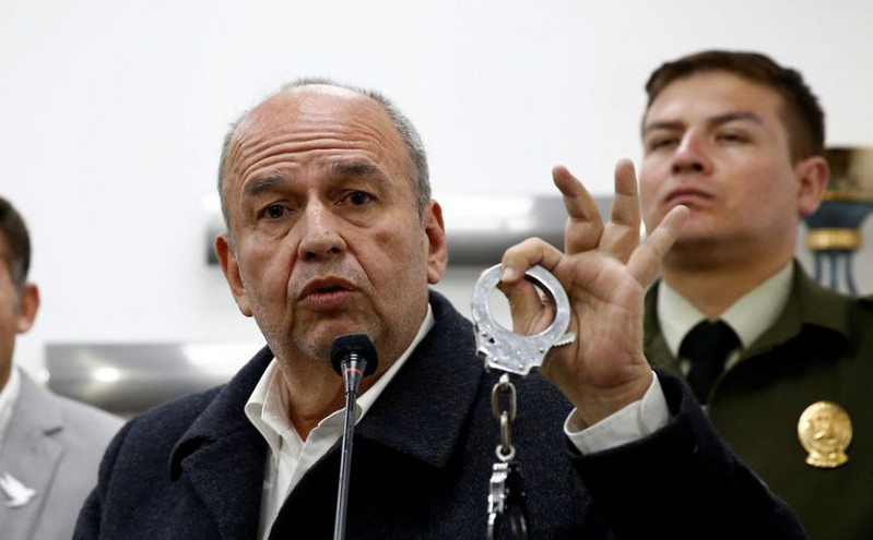 Πρώην υπουργός της μεταβατικής κυβέρνησης της Βολιβίας συνελήφθη στις ΗΠΑ