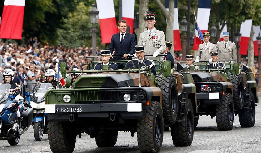 Γαλλία: Στρατηγοί με παντόφλες ονειρεύονται πραξικόπημα